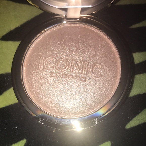 ✨🆕BNIB!Iconic London Lit & Luminous Highlighter in Universal!BN Sealed in Box!✨ - Picture 10 of 13